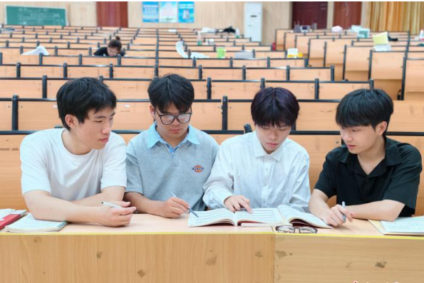 广西科技大学一宿舍四人携手“上岸”同校研究生